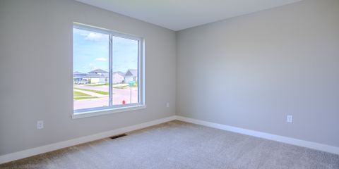 127KinsleyBedroom1.jpg