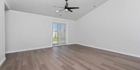 04-Living Room.jpg