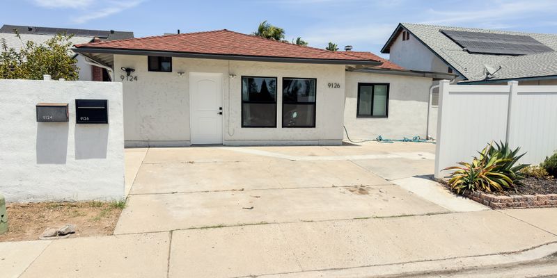 San Diego House: 9124 Three Seasons Rd