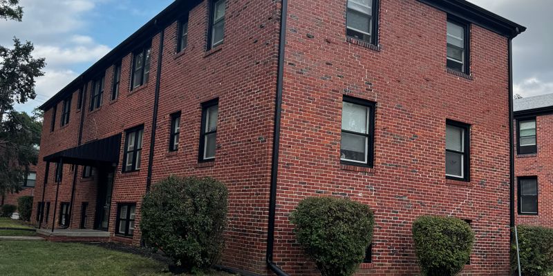 Omaha Apartment: 4732 Chicago St