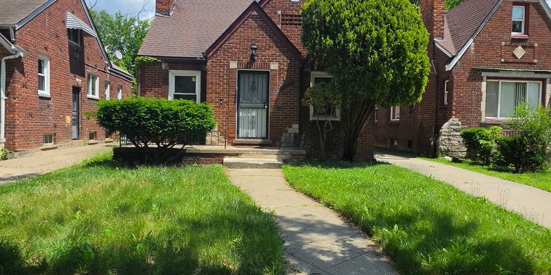 Detroit House: 15720 Lauder St