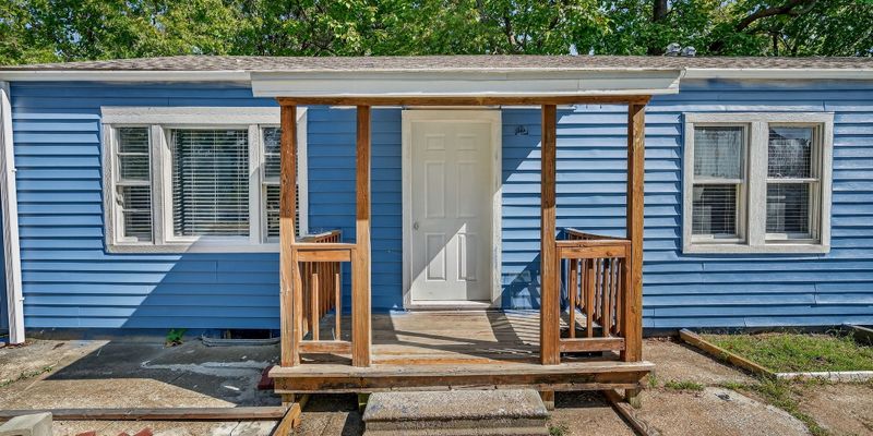 Independence Multiplex: 1003 W College St