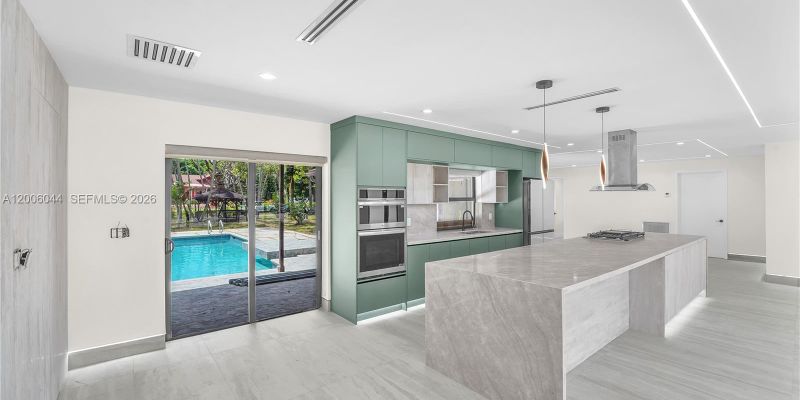 Davie House: 4700 SW 110th Ave