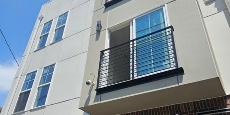 Washington Apartment: 2230 Nicholson St SE