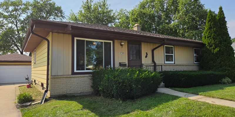 Kenosha House: 5720 49th Ave