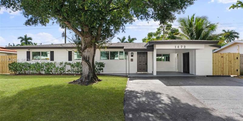 Fort Lauderdale House: 1472 NE 62nd St