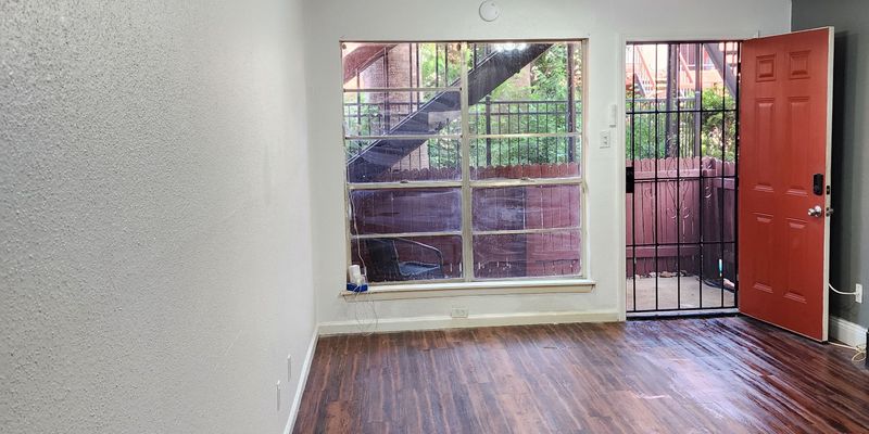 San Antonio Townhome: 3243 Nacogdoches Rd