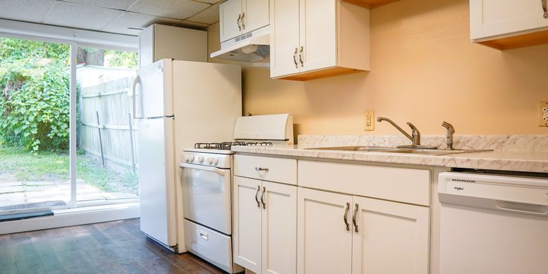 Kent Apartment: 435 N Water St