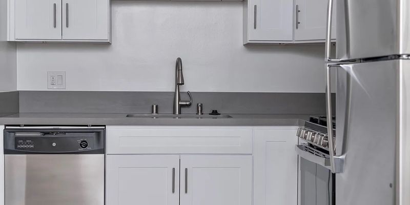 Burbank, Apartment: 520 E Magnolia Blvd