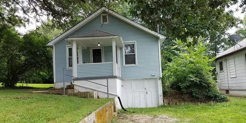 St. Louis House: 8912 Ramona Ave