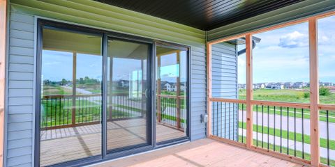 127KinsleyPorch.jpg