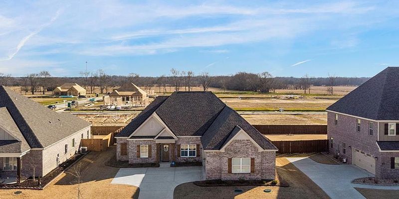 Pike Road House: 85 Bernard St