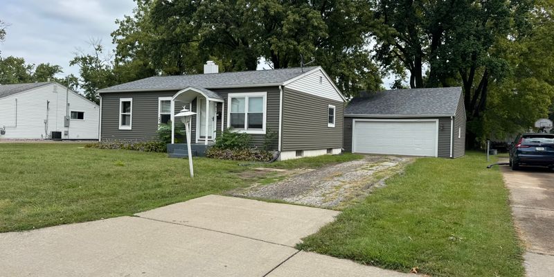 Bettendorf House: 915 28th St