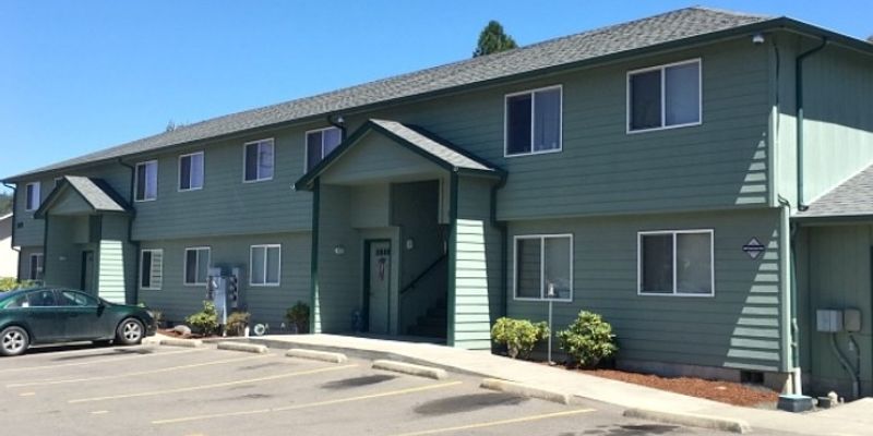 Roseburg North Apartment: 5357 NE Stephens St