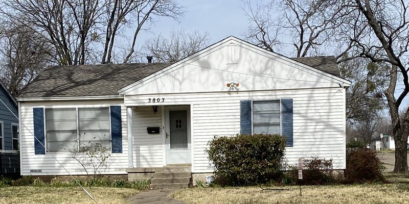 Dallas House: 3803 Poinsettia Dr