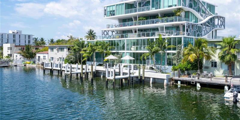 Miami Beach Apartment: 8425 Crespi Blvd