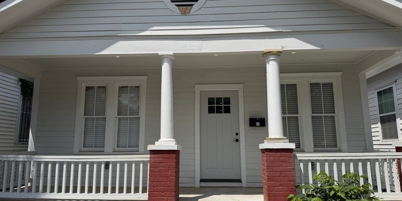 Savannah House: 906 W Victory Dr