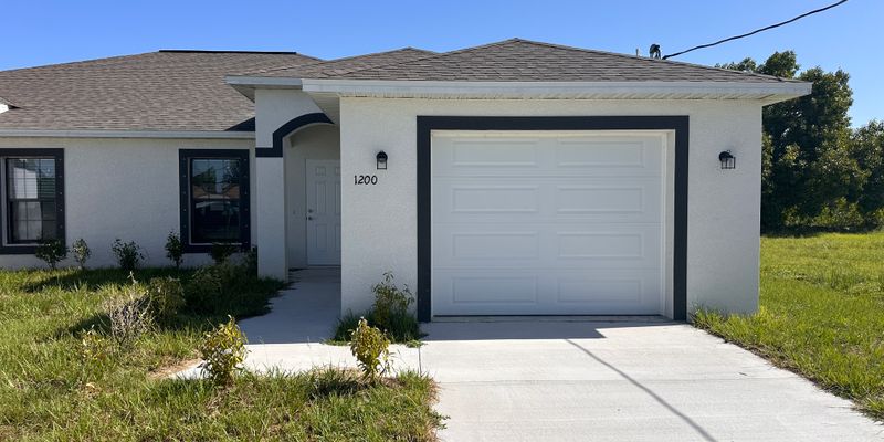 Cape Coral House: 1202 NE 15th Ln
