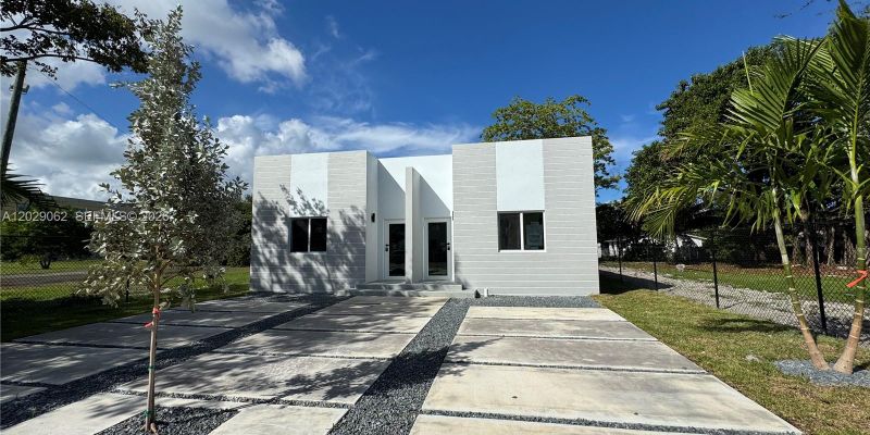 Miami Townhome: 135 NW 60th St