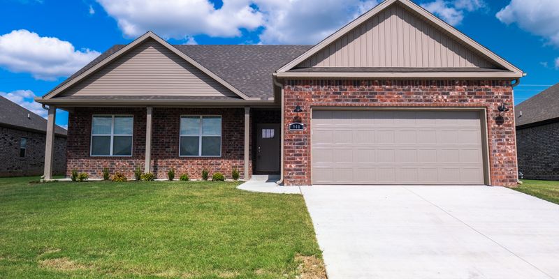 Centerton House: 940 Skyline Loop