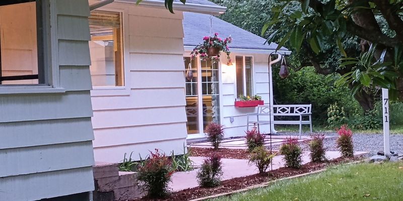 westport House: 711 N 3rd ST