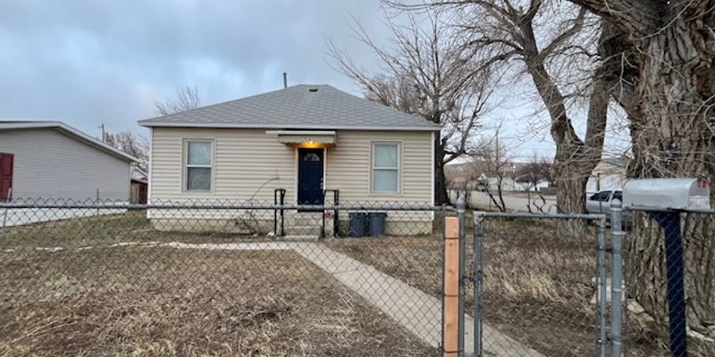 Rawlins House: 204 E Water St
