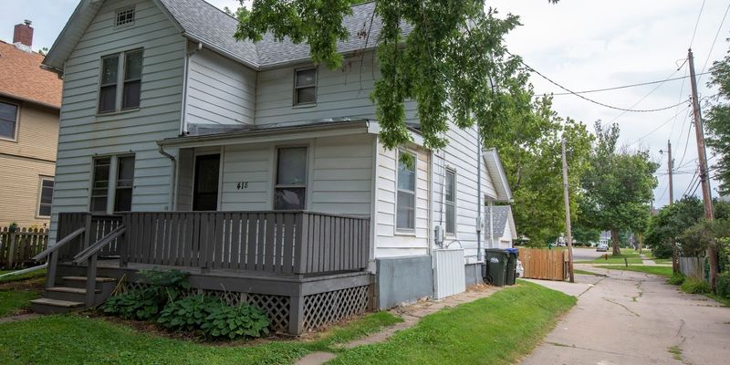 Iowa City House: 418 N Van Buren St
