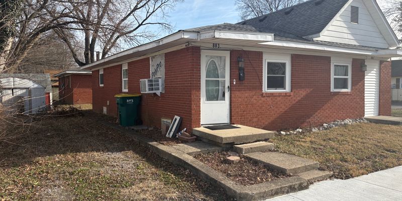 Franklin Apartment: 803 Hurricane St