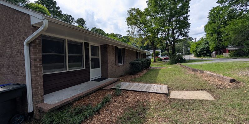 Carrboro House: 120 Bim St #A