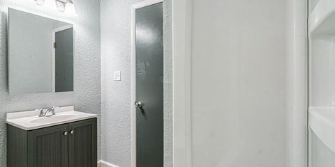201 E Calvert 1 00008-WEB.jpg