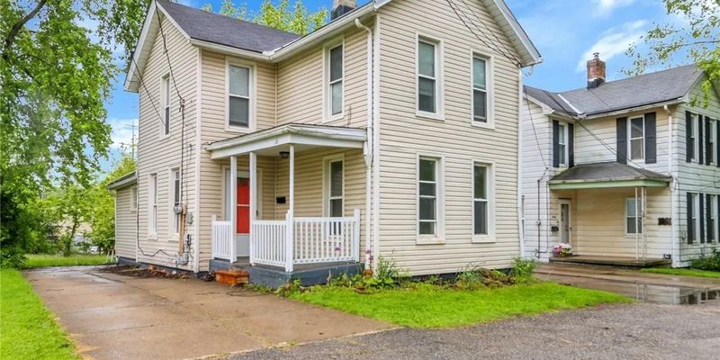 Bedford House: 16 Brown Ln