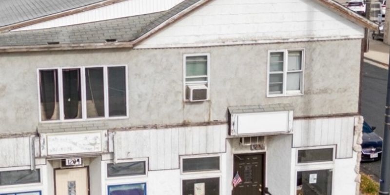 Manitowoc Apartment: 934 S 13th St