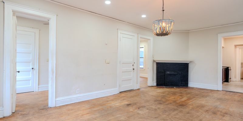 Milwaukee Apartment: 1146 N 33rd St