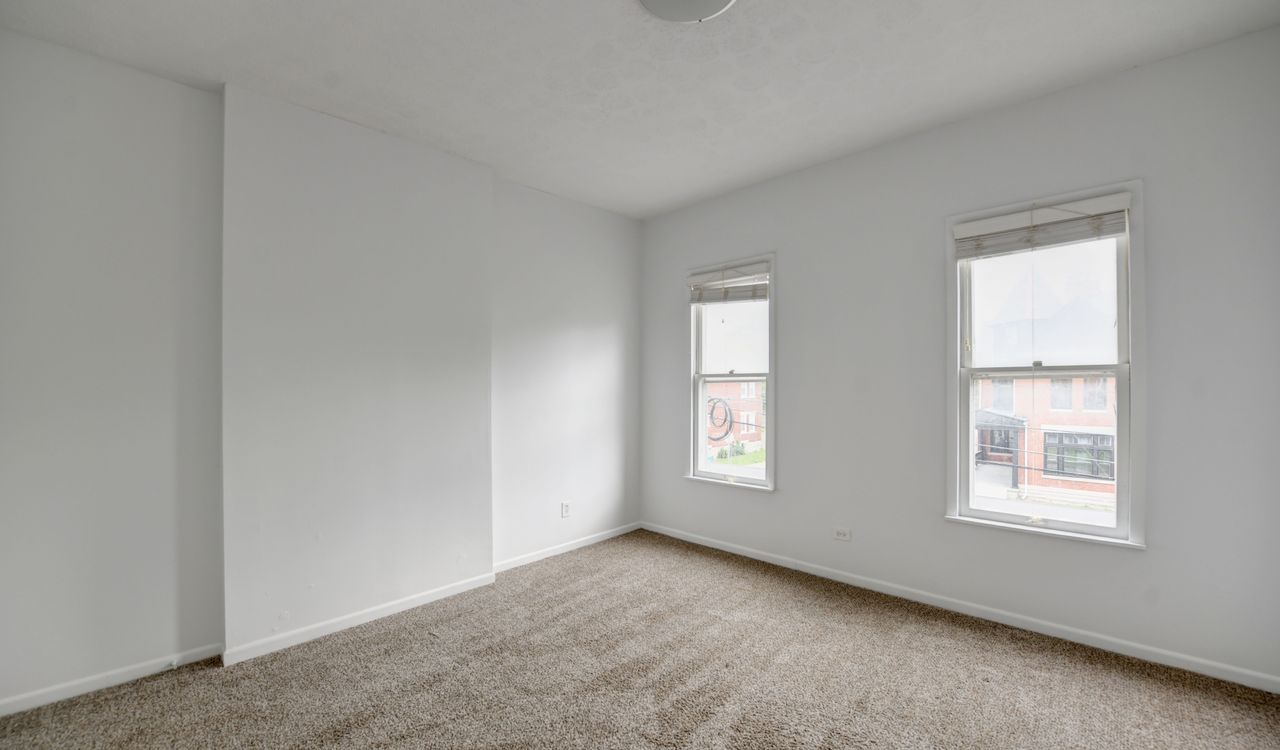 685 S Champion Ave photo 18