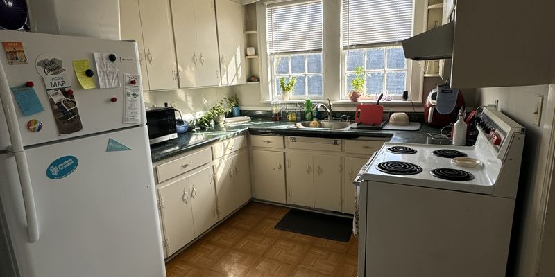 Columbia Apartment: 616 Pickens St