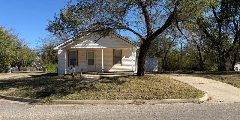 Shawnee House: 1229 N Center Ave