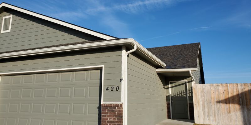 Maize House: 420 S Longbranch Dr