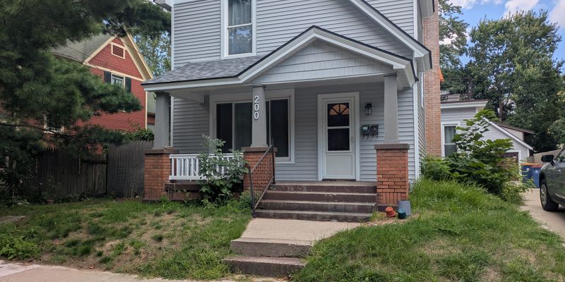 Grand Rapids Apartment: 200 Auburn Avenue Southeast