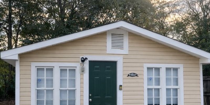 Montgomery House: 1605 West St