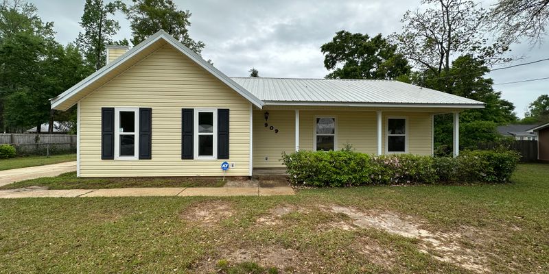 Dothan House: 909 Yorktown Rd