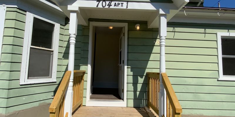 Clinton Apartment: 704 Milwaukee St