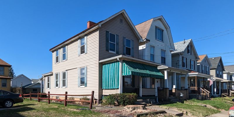 Rochester House: 424 Deer Ln