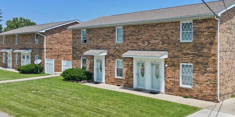 South Point Apartment: 205 2nd Street E