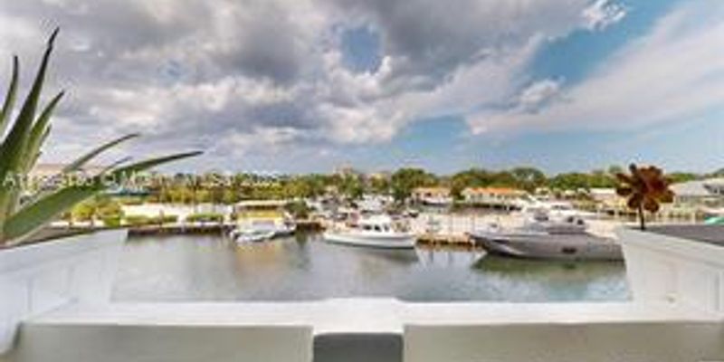 North Miami House: 13105 Ixora Ct # 303