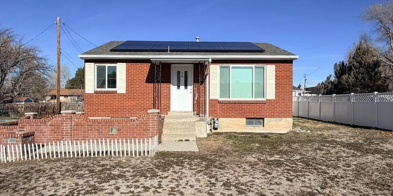 Sandy House: 56 Cottage Ave