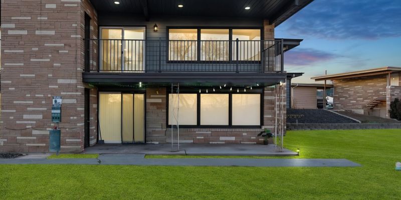 Moses Lake Apartment: 605 W Crest Dr
