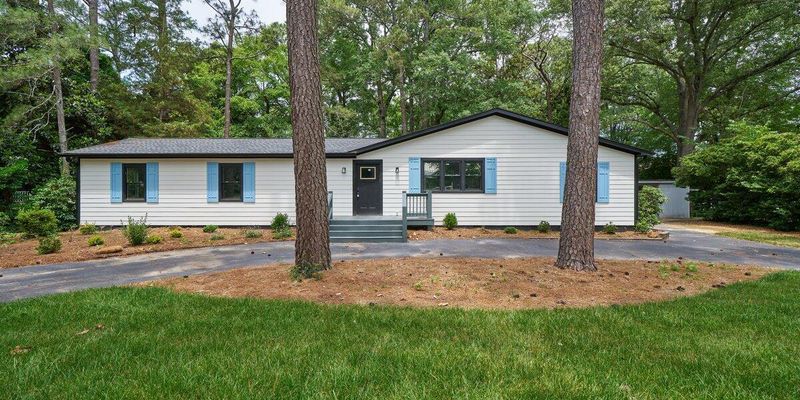 Southern Pines House: 420 S Ashe St