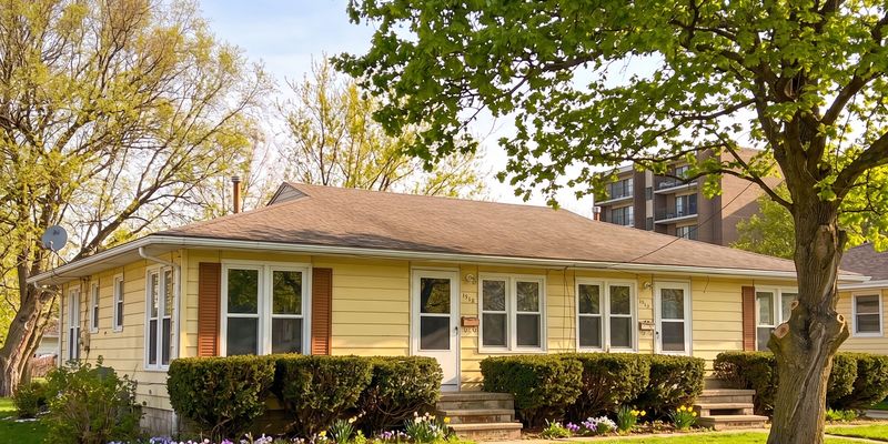 Lorain House: 1312 W 37th St