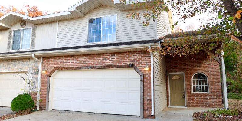 Saint Robert Townhome: 149 Hickory Ridge Dr