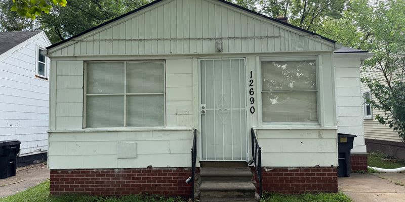 Detroit House: 12690 Kentfield St